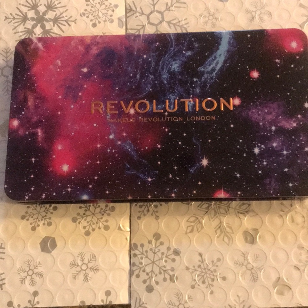 Revolution Forever Flawless constellation Eyeshadow palette NWT